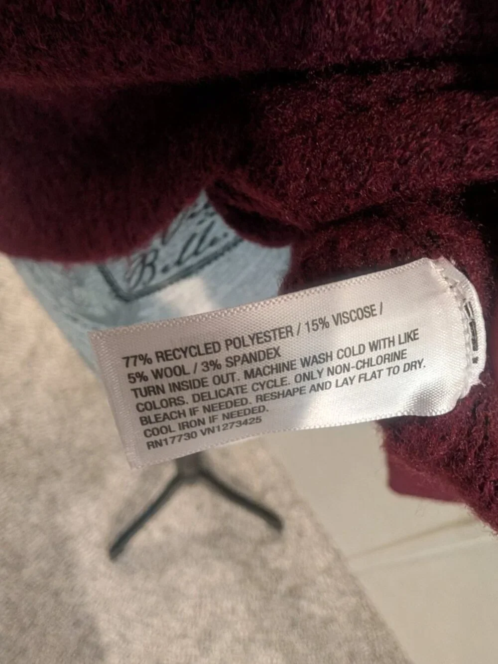A New Day XS Burgundy Wool Blend Collared V Neck Boucle Sweater Soft Cozy - Picture 6 of 6